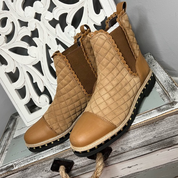 Free People Shoes - Free People Quilted Chelsea Atlas Boot Size 9.5 New in Box